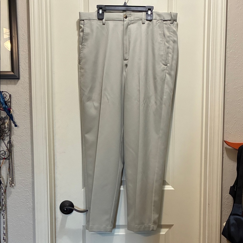 Haggar Men's Light Gray Chinos